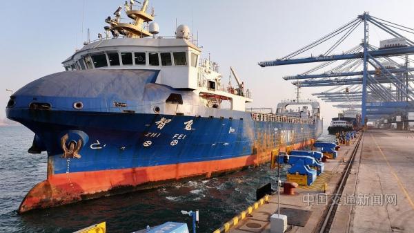 我国首次实现集装箱船舶全自主靠泊全自动化码头